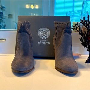 Vince Camuto, gray, suede, size 9 1/2